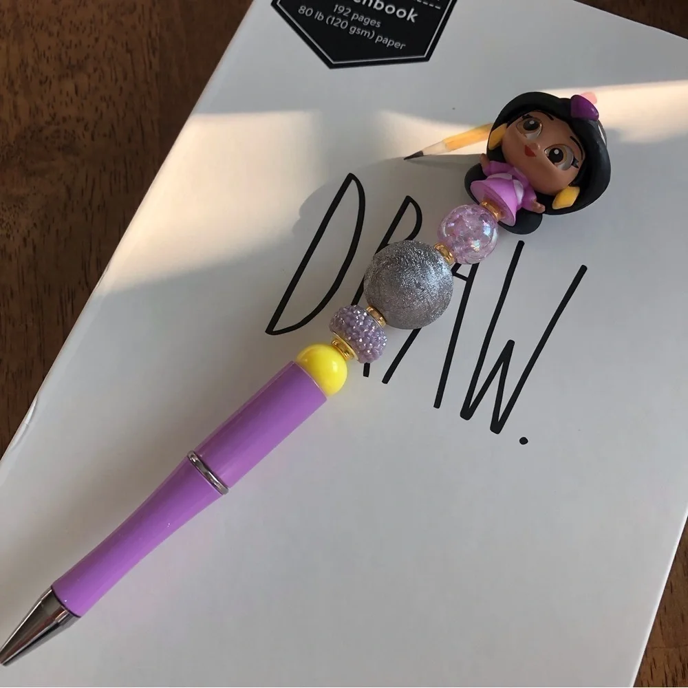 Disney Doorables: Aladdin: Princess Jasmine in purple dress handmade beaded pen